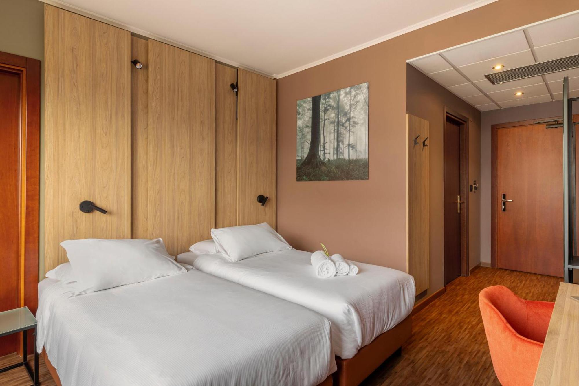 B&B Hotel Cuneo Cristal Exteriör bild